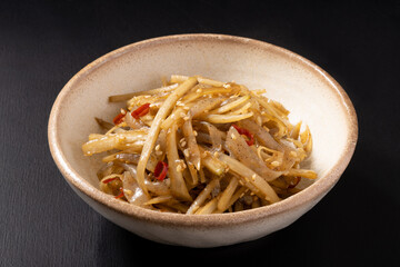 コンニャクとゴボウのきんぴら