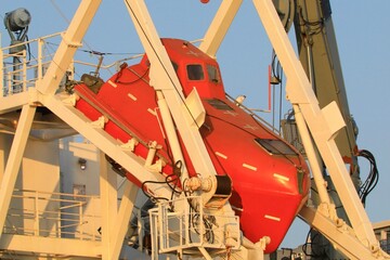 Free falling Lifeboat on a ship nautical - obrazy, fototapety, plakaty