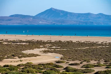 Photo sur Plexiglas Plage de Sotavento, Fuerteventura, Îles Canaries Sandy dunes and turquoise water of Sotavento beach, Costa Calma, Fuerteventura, Canary islands, Spain in winter