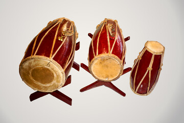 alat musik tradisional gamelan jawa. alat musik bernama kendang, gendang, atau ketipung.