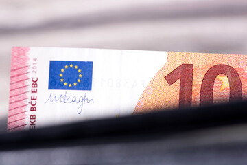 Geldbörse und Euro Geldscheine