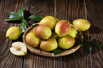 Naklejka na ściany i meble fresh ripe pears on wooden table.