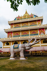 Fototapeta na wymiar Temple in Thailand Wat Huay Sai Thai and elephant in the foreground