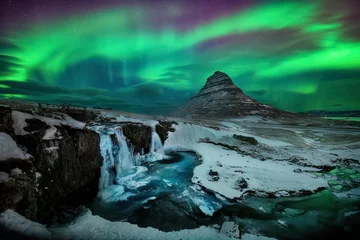 Fototapete Kirkjufell Aurora borealis or northern lights over Kirkjufell Mountain in Iceland