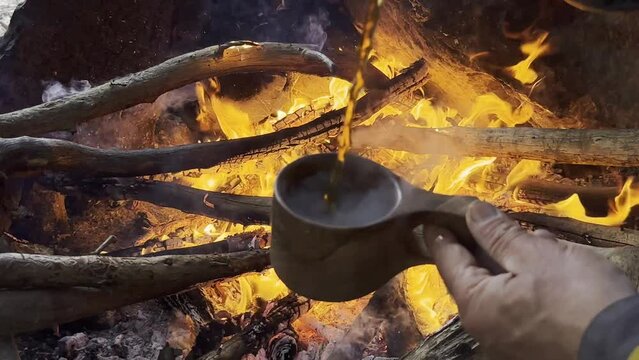 The indescribable happiness and peace of enjoying tea by the fire