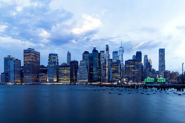 Obraz premium Manhattan skyline in New York at sunset