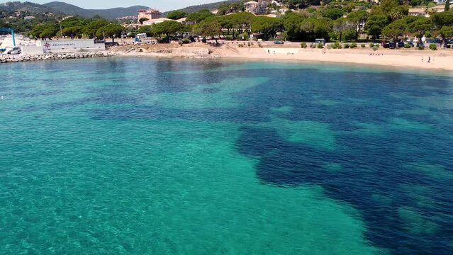 Vue a&eacute;rienne drone 4K, C&ocirc;te d'Azur, Les Issambres, France