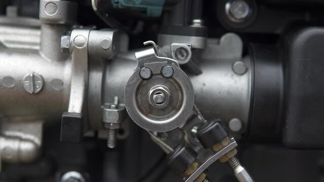 A technician diagnoses the serviceability of the throttle valve in a fuel-injected outboard motor. Repair of two-stroke and four-stroke injection and carburetor engines.