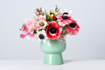 Beautiful bouquet of anemones - 752134380