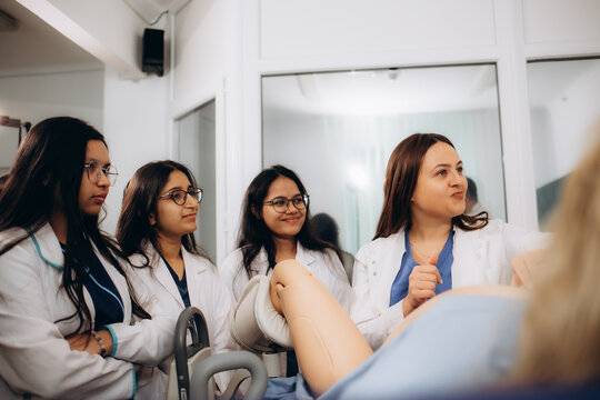 practical training for students to give birth on a mannequin