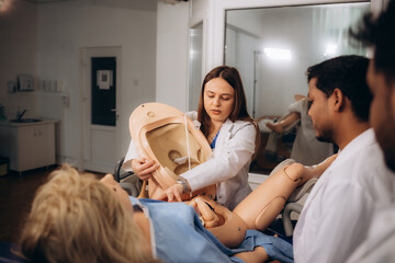 Indian students learn to give birth on a mannequin