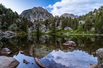 Fototapeta na wymiar Mountain lake reflection