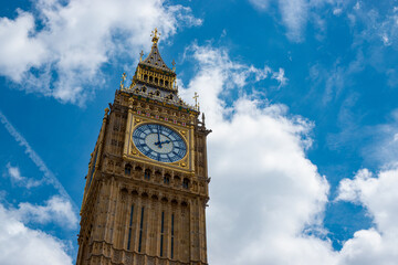 LOW ANGLE VIEW, CLOSE UP: Famous Big Ben with its exact clock and gilded accents