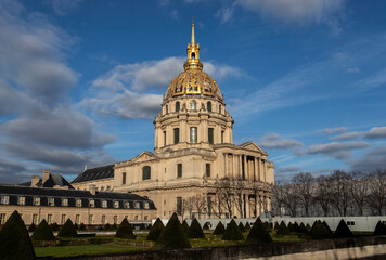 Fototapeta na wymiar The chapel of the Hotel de Invalides in Paris where is buried Napoleon.