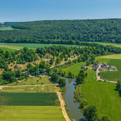 Fototapeta premium Ausblick auf den Naturpark Altmühltal bei Altendorf in Oberbayern