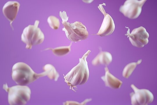 Ajos blancos en fondo violeta, ajos aislados, ajos con fondo blur, verduras org&aacute;nicas, verdura ecol&oacute;gica, salsa de ajo 