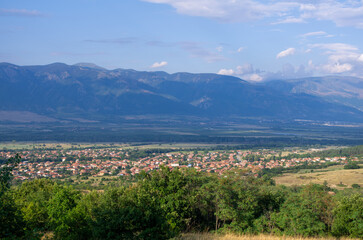 Fototapeta na wymiar view of the village with mountain