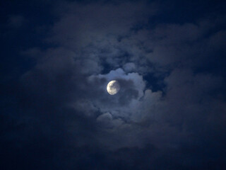 Obraz premium moon and clouds