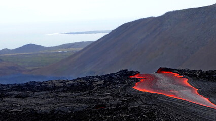 Volcan avec vue sur la mer