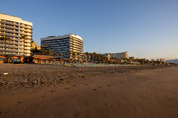  View of Bajondillo Beach and hotels in Torremolinos at sunrise. Costa del Sol, Spain. - obrazy, fototapety, plakaty
