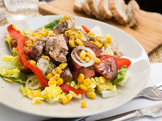 Mediterranean vegetable salad with tuna