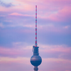 Fernsehturm in Berlin am Abend - 752335502