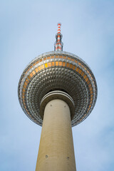 Fernsehturm in der Hauptstadt Berlin - 752335930