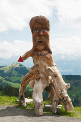 Holzskulptur als Wegweiser, Rigi.Kulm, Schweiz