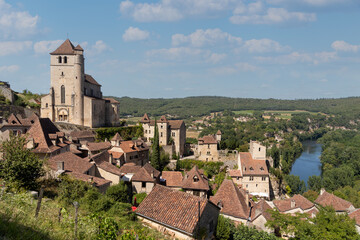 Fototapeta na wymiar saint cirq lapopie les plus beaux villages de France