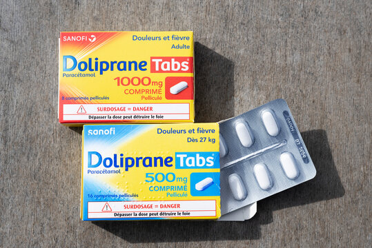 Bo&icirc;tes de Doliprane 1000 et 500 mg du groupe pharmaceutique Sanofi, France