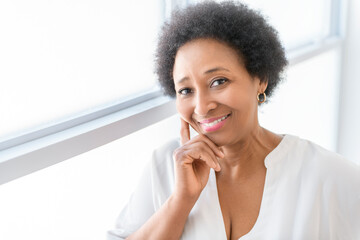 Fototapeta na wymiar nice Portrait of an black business woman at the office