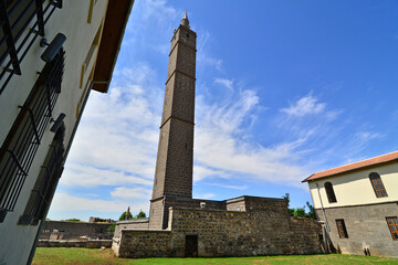 Obraz premium Located in Diyarbakir, Turkey, the Hz. Suleyman Mosque was built in the 12th century.
