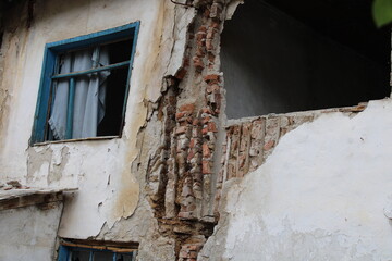 Destroyed and abandoned houses after the earthquake.
