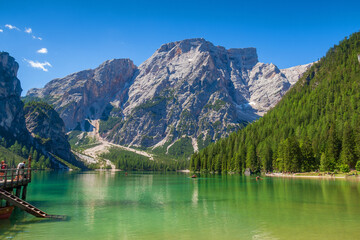 Der wunderschöne Pragser Wildsee, in den Dolomiten, Italien.