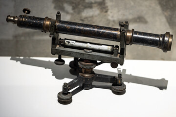 Ancient sextant, a doubly reflecting navigation instrument