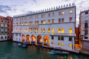 Fondaco dei Tedeschi palace on Grand canal, Venice, Italy - obrazy, fototapety, plakaty