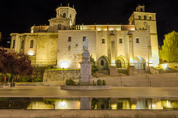 Fototapeta na wymiar Night view of the Gothic Cathedral of the Assumption of Our Lady in Santander, Spain