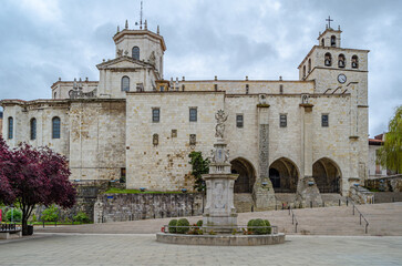 Obraz premium The Gothic Cathedral of the Assumption of Our Lady in Santander, Spain