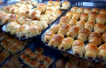 Salgado de Forno de Padaria - Lanchonete - Enroladinho de Salsicha - Joelho - Italiano