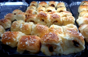 Salgado de Forno de Padaria - Lanchonete - Enroladinho de Salsicha - Joelho - Italiano