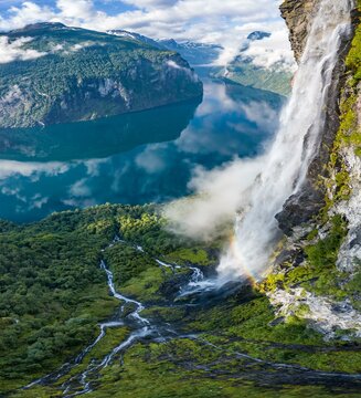 Waterfall Gjerdefossen, at Ornesvingen viewpoint, Geirangerfjord, near Geiranger, More og Romsdal, Norway, Europe