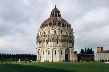 Obraz premium The Pisa Baptistery of St. John, a Roman Catholic ecclesiastical building in Pisa, Italy.