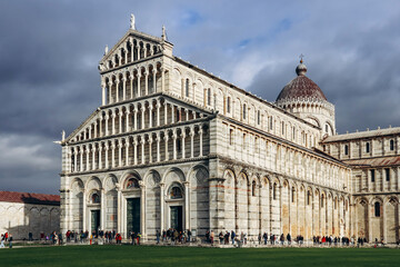 Obraz premium Pisa Cathedral, medieval Roman Catholic cathedral dedicated to the Assumption of the Virgin Mary, in the Piazza dei Miracoli in Pisa, Italy