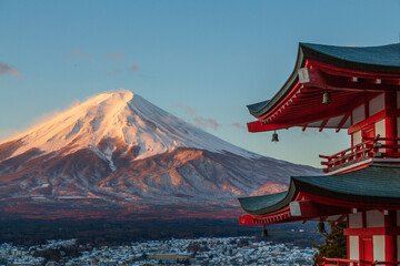 富士吉田市忠霊塔から富士山の雪景色
