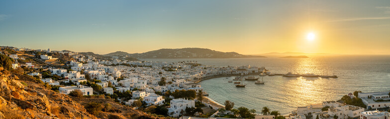 Fototapeta na wymiar Dreamy sunset near the coast of Mykonos, Cyclades, Greece