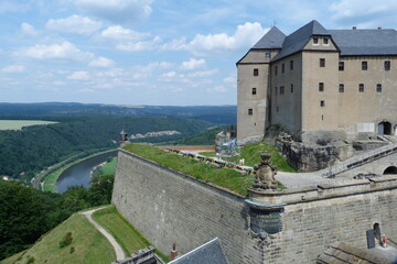 Festung Königstein in der Sächsischen Schweiz in Sachsen und Blick auf die Elbe