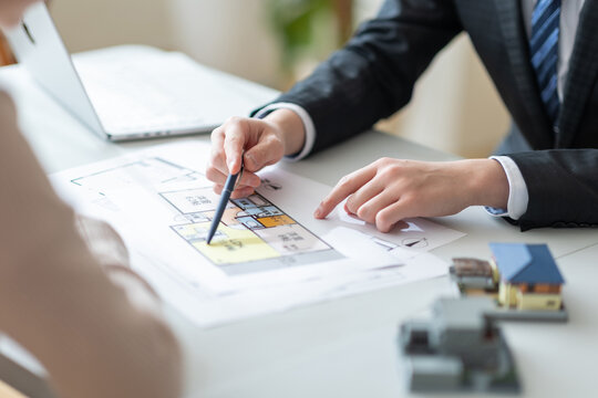 不動産会社」の写真素材 | 708,862件の無料イラスト画像 | Adobe ...