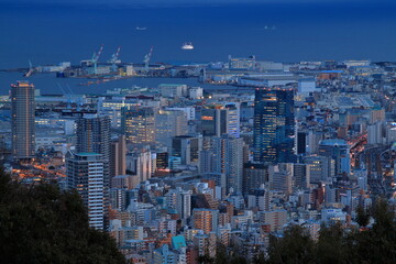 神戸の夜景 西方向を撮影
市章山より神戸駅周辺の夜景

