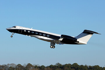 Gulfstream 550 Private Jet - Taking off from Atlanta Peachtree DeKalb Airport