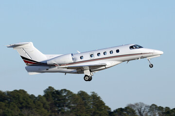 Phenom 300 Private Jet - Taking off from Atlanta Peachtree DeKalb Airport